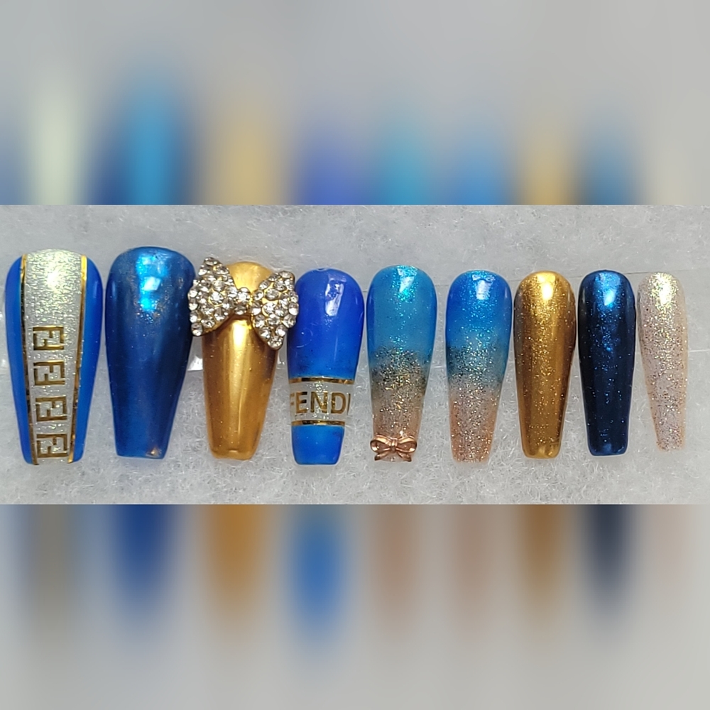 Holiday gift set nails